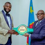 Le boxeur poids lourd Martin Bakole a présenté sa ceinture de champion au Premier Ministre Jean-Michel Sama Lukonde